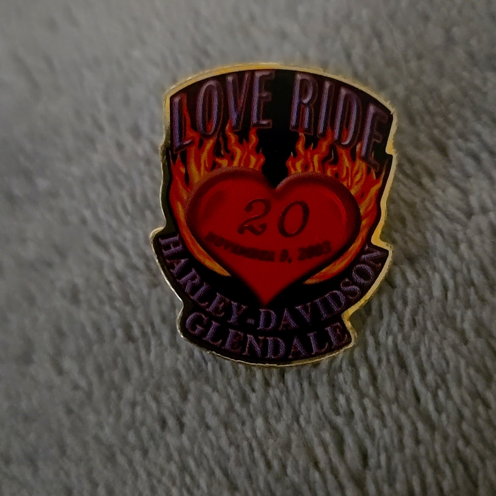 MOTORCYCLE ✨ LOVE RIDE 20 PIN HARLEY-DAVIDSON OF GLENDALE authentic 📍